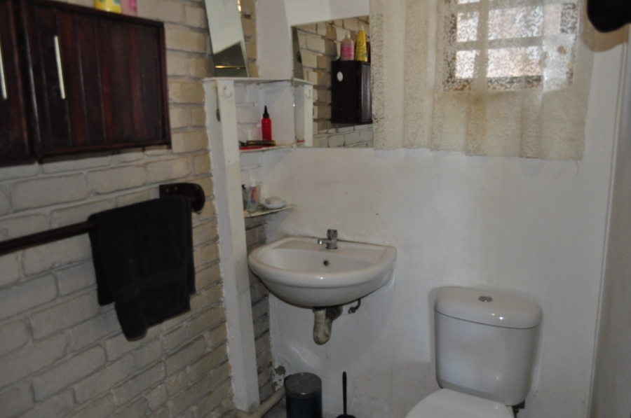 6 Bedroom Property for Sale in Wavecrest Eastern Cape